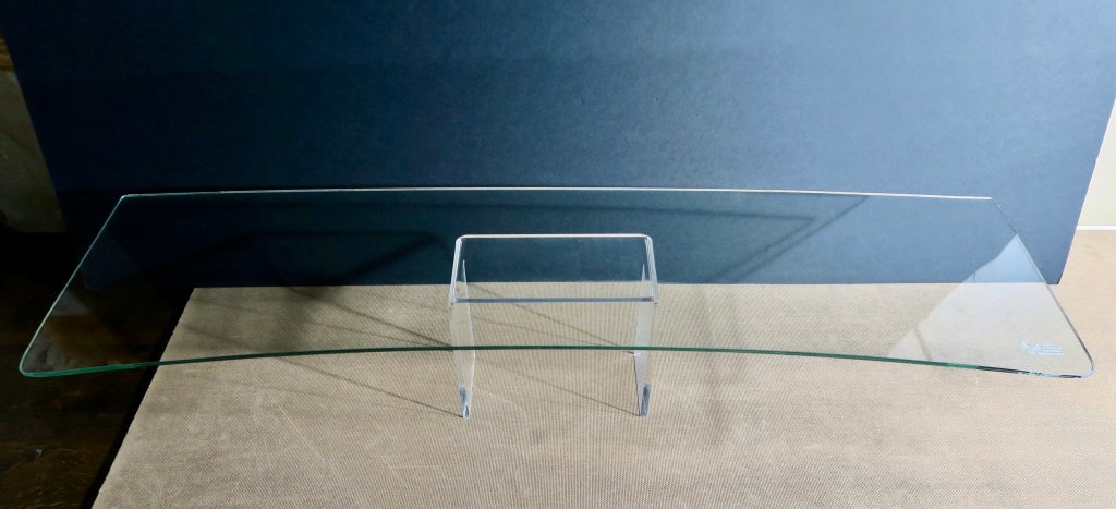 Pare-brise Hotchkiss 686 cabriolet, en verre feuilleté plat, homologué R43. Refabrication sur mesure en quantité limitée, sur la demande d'un professionnel de la restauration d'automobile anciennes.